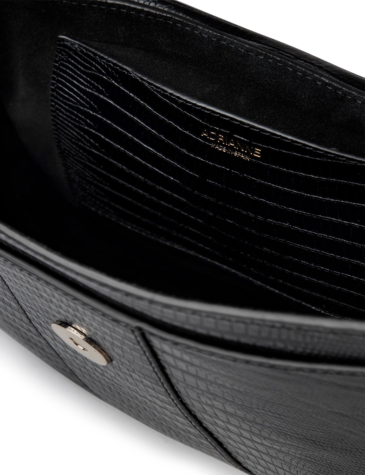 <tc>AVALON - Engraved Black</tc>