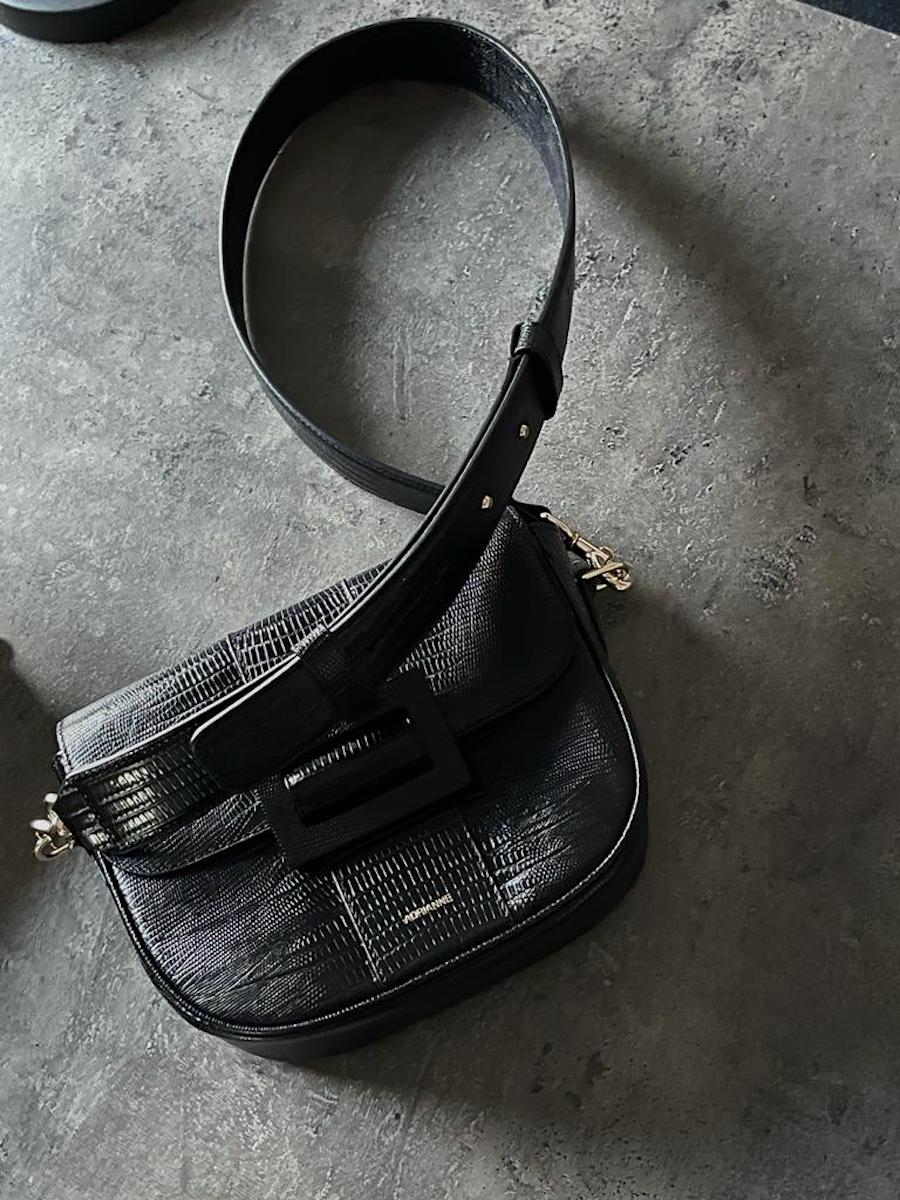 <tc>AVALON - Engraved Black</tc>